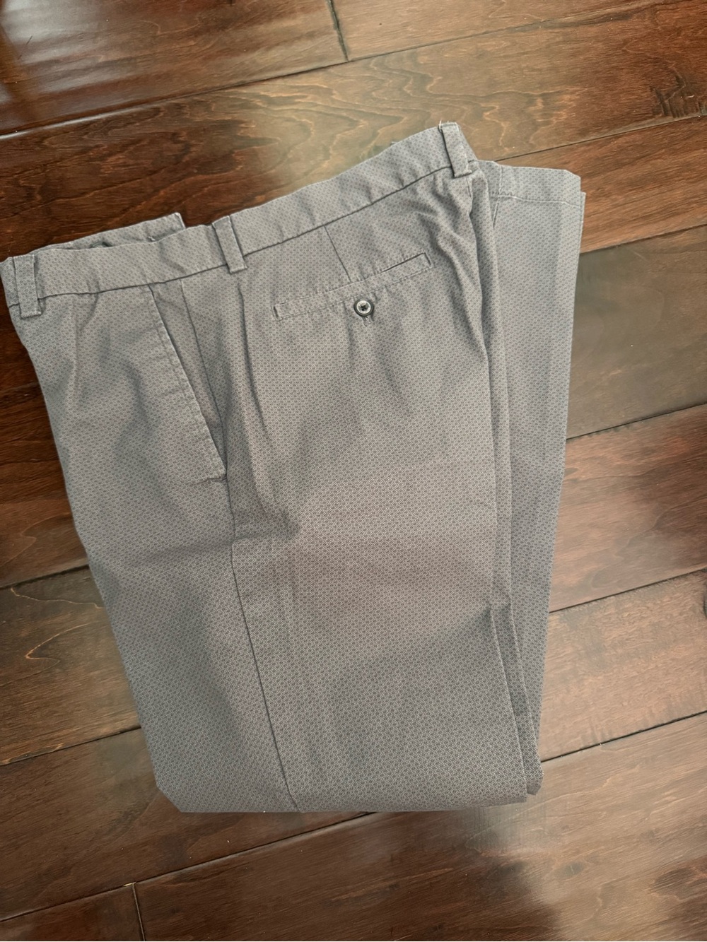 Banana Republic Men's Ash Grey Chino 🏒 Cuff with white sneakers for fresh look